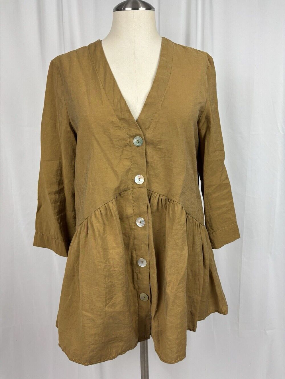 ZARA Tan Button Up Peplum Blouse Tunic Low V Neck 3/4 Sleeve Shell Buttons XS